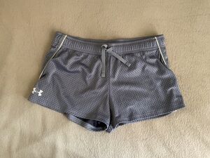 Under Armor Girts sport shorts